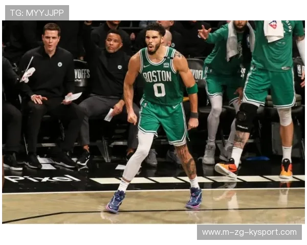 勇士赛中阶段：外线跑位的灵活性继续创造得分机会